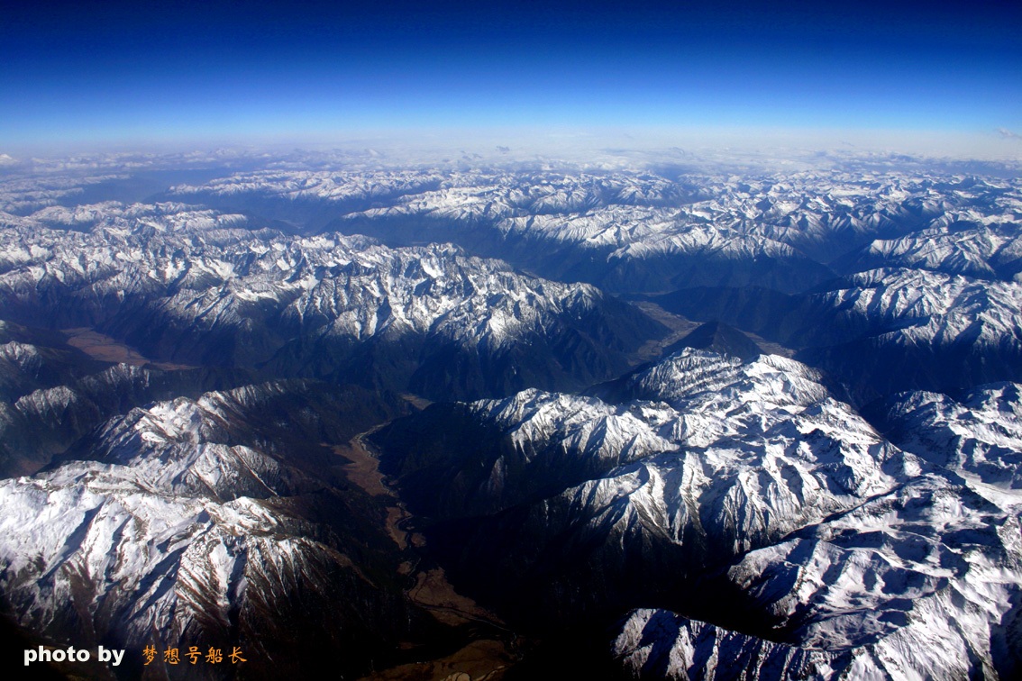 雪山与深谷